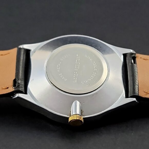 Vintage Timex Royal Oak Mechanical Watch – Black Dial – Gold Bezel – New Strap – - Picture 6 of 6